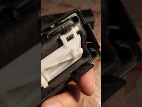 Видео: Ремонт кнопки багажника шкода октавия а7 ,2017