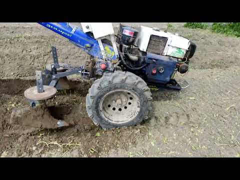 Видео: Посадка картофеля: как с мощным мотоблоком получились кривые рядки?