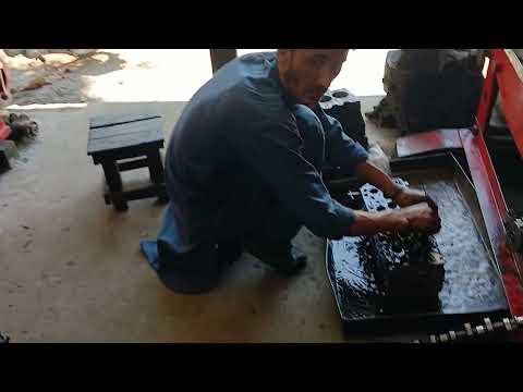 Видео: Engine repair workshop in Gilgit, north of Pakistan / Мастерская по ремонту двигателей автомобилей