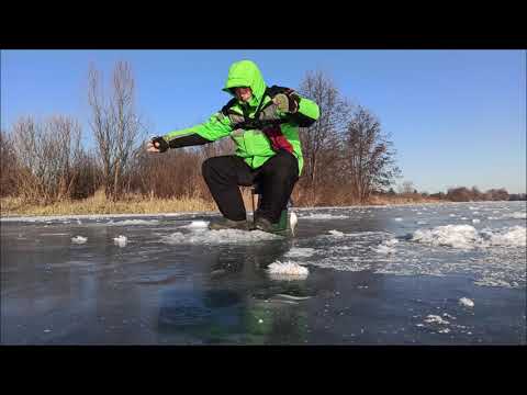 Видео: Безмотылка на реке!Учусь ловить на тёке!