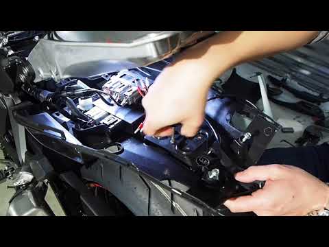 Видео: 2018 Ninja 1000 / Z1000SX: как снять и установить заднее крыло