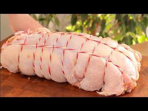 Видео: Вот как я готовлю целую курицу. Невероятный вкус! Фаршированная курица с сыром и грибами.