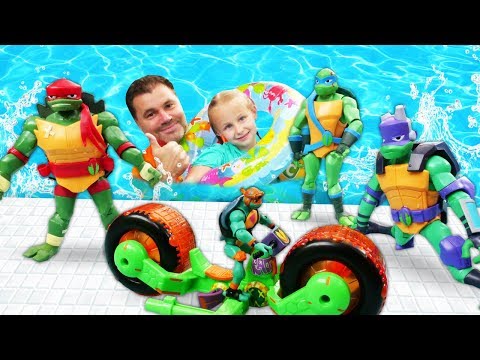 Видео: Игрушки для детей! Черепашки-ниндзя, Барон Драксум и МУТАНТЫ в бассейне. Эволюция Черепашек-ниндзя