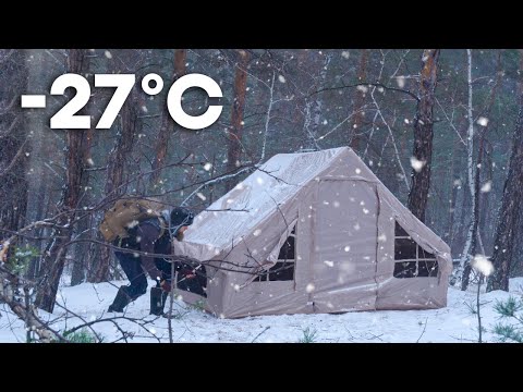 Видео: -27° Зимний кемпинг с надувной палаткой - Снегопад и мороз