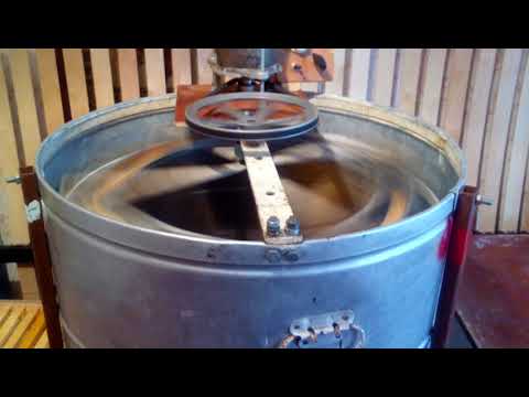 Видео: Медогонка с электро приводом.