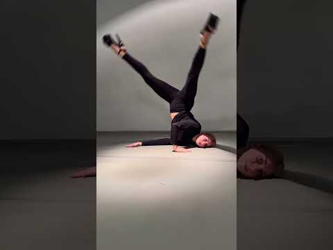 Видео: Фриз. Стойка на плече. Подробный разбор на моем канале. #стрип #фриз #стойканаплече