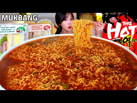 Видео: ASMR🔥 8 пакетов острейшей лапши + бутерброд из магазина🍞