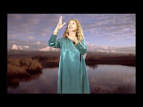 Видео: Ты над всей землёй царствуешь, Господь (жестовое пение)