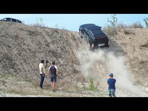 Видео: Покорение песчаного карьера: Touareg, Escalade, TLC Prado и другие