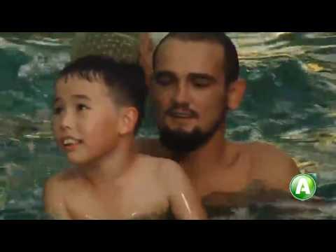 Видео: Занятия в бассейне для детей с аутизмом - "Baby ГИД"