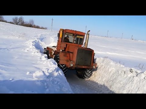 Видео: Трактор К-701М. Бью дороги. Бортируем колесо.