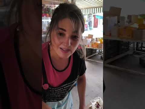 Видео: Всякое бывает, и такое тоже, засолка огурцов на рабочем месте, на рынке 