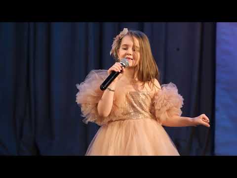 Видео: Никол Молдуванова /7г./ с невероятен кавър на "Събота вечер" на Лили Иванова