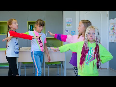 Видео: КАРАТИСТКА ЗАПРЕЩАЕТ МАРГО и ВИОЛЕ ДРУЖИТЬ с САШЕЙ!