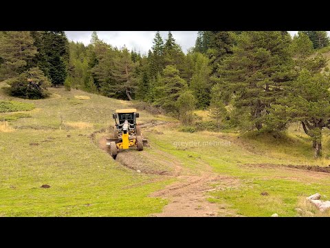 Видео: Грейдер John Deere 670 GP ремонтирует зеленые лесные дороги #johndeere #grader #deere