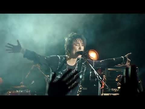 Видео: Земфира – Огненное «Не стреляйте» (СПб 02.12.2011)