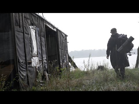 Видео: ветреная ночь в заброшенной рыбацкой хижине, ловля и приготовление пищи, горячая печь