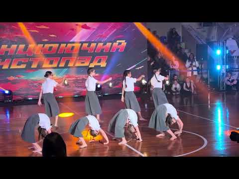 Видео: танцюючий листопад. Черкаси. Будівельник 