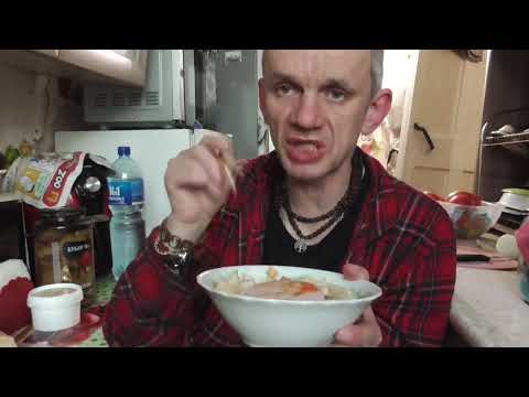 Видео: мукбанк макароны с тушёнкой с калбосой чай  принцеса нури сладкаяклюква и инбирь и булочка