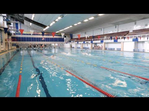 Видео: Первый синхрон юных корреспондентов, или как серовские студенты меряются силами в бассейне #серовтв