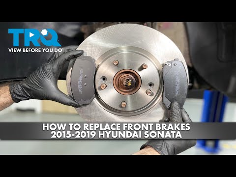 Видео: Как заменить передние тормоза на Hyundai Sonata 2015-2019