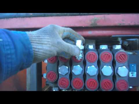 Видео: Экскаватор ЭО2126, ЮМЗ, Китайский гидрораспределитель, подключение гидравлики