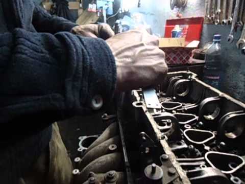 Видео: Двигатель мерседес W110,разборка часть №1.