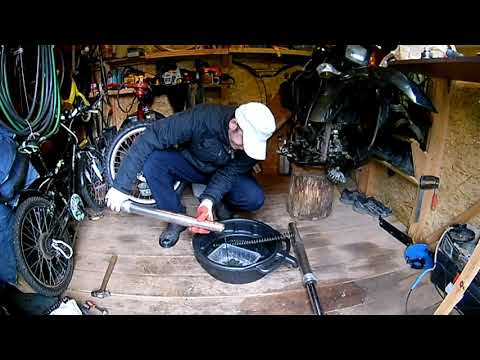 Видео: Ремонт вилки KLX250 или D-tracker