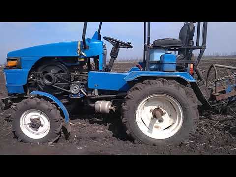 Видео: Китаец работает в поле