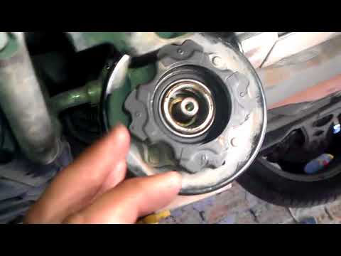 Видео: Mercedes A class W168 замена подшипника Кондиционера