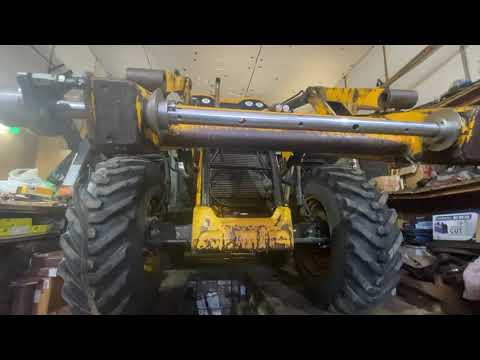 Видео: Расточка передней стрелы экскаватора погрузчика под стальные втулки заднего ковша.
