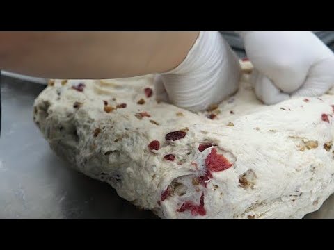 Видео: 10 свежих рогаликов, выпекаемых ежедневно, и домашний сливочный сыр - корейская уличная еда