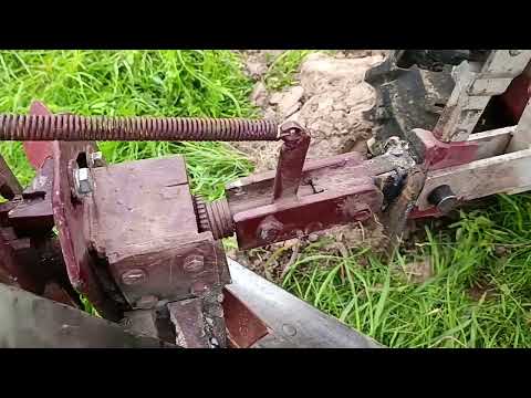 Видео: Оборотный плуг с большим захватом для мотоблока. Испытание