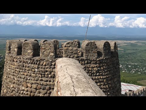 Видео: Кахетия. Крепость и большая стена в Сигнахи. Монастырь Святой Нино. Шикарные розы.