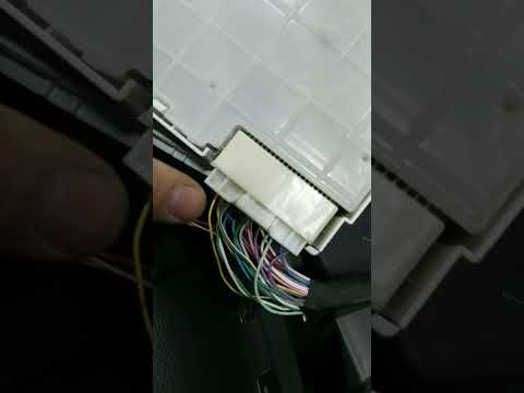 Видео: установка сигнализации "тойота исис".