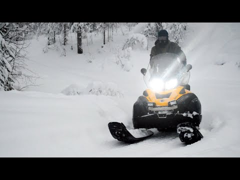 Видео: Обзор Ski Doo Skandic 600 e-tec 2016 м.г. - снегоход огонь-пушка в утилитарной будке!!!