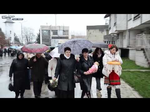 Видео: Бабин ден в Ново село 2014