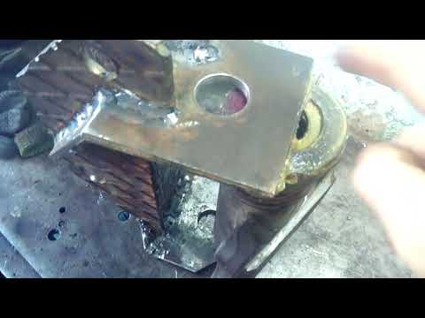 Видео: Минипогрузчик+экскаватор. Поворотный механизм стрелы.