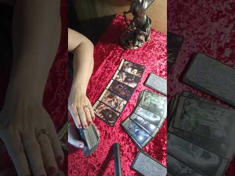 Видео: ЧТО ПРОИСХОДИТ ЗА ВАШЕЙ СПИНОЙ?