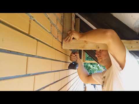 Видео: Подшивка свесов крыши часть1