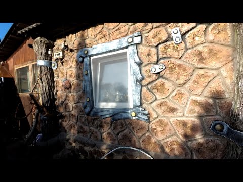 Видео: декор деревянного   фасада  дома... штукатурка    из  цемента  .Баня реконструкция.