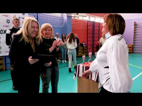 Видео: пліч о пліч