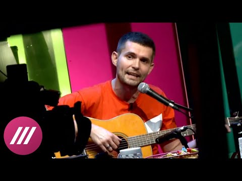 Видео: Noize MC спросили, когда будут новые треки. Он ответил фристайлом