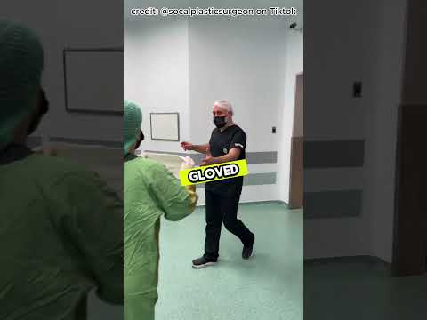 Видео: почему хирурги держат руки Тьера в таком положении?