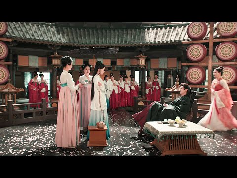 Видео: Золушку наказали, а принц ее поддержал💕