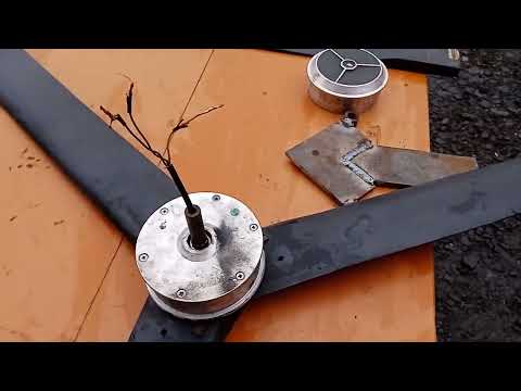 Видео: ветряк из гироскутера одна лопасть диам 1.8м