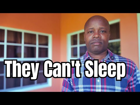 Видео: Что-то только что произошло. Они не могут спать после того, что произошло.