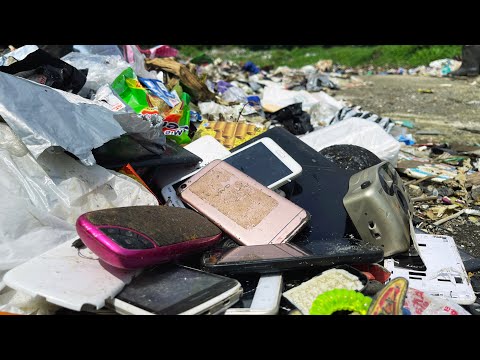 Видео: ЗАБРОШЕН..!!!😲🤑 Ищу подержанный телефон в мусорке || Восстановление заброшенного телефона