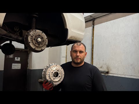 Видео: Обслуживание тормозов Лада гранта!
