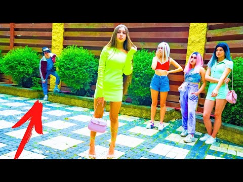 Видео: Приятели научиха УЖАСНАТА ТАЙНА НА ЛЕЙДИ ДАЯНА 😱 Предизвикателство в училище